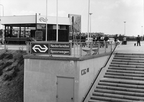 171862 Gezicht op het N.S.-station Tilburg West te Tilburg, op de dag van de opening van de halte.